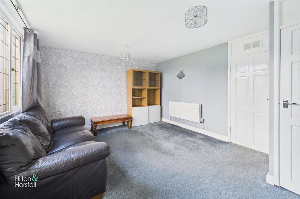 Property photo 2 of 13 Brownhill Avenue