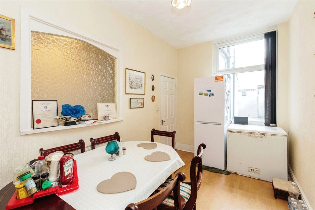 Property photo 3 of 17 Picture No. 11