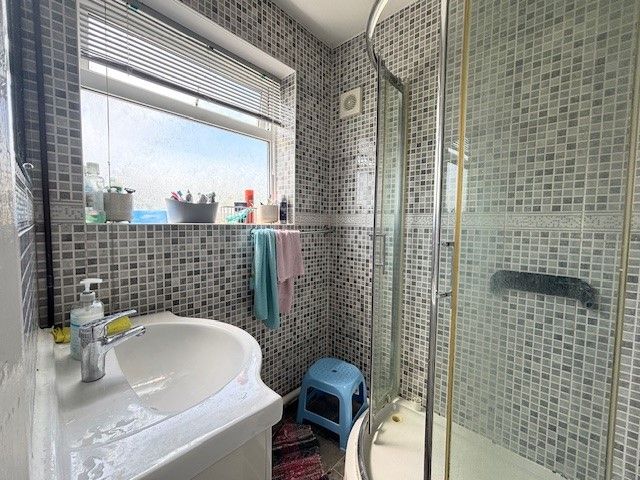Property photo 3 of 7 Shower Room
