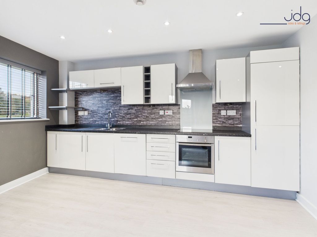 Property photo 3 of 6 Modern Kitchen