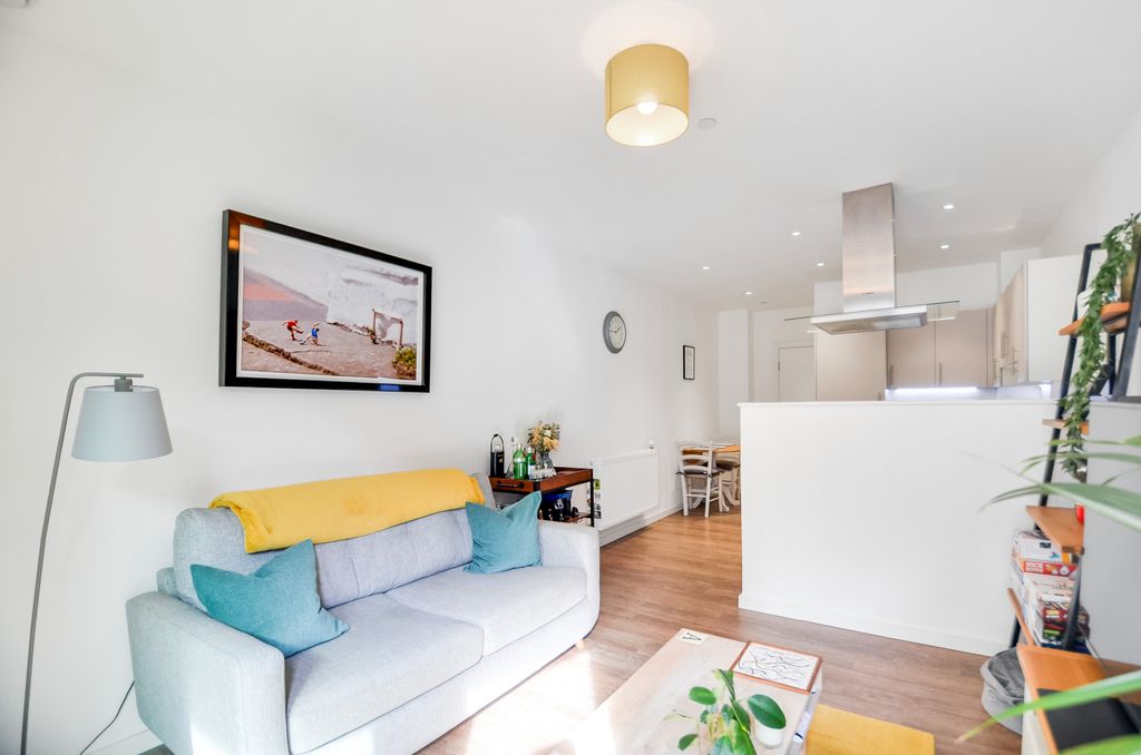 Property photo 3 of 20 Lounge Area_Pic_3 (1).Jpg