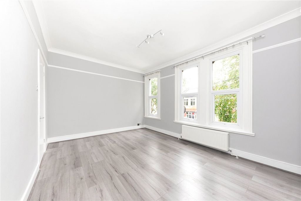 Property photo 3 of 8 Picture No. 11