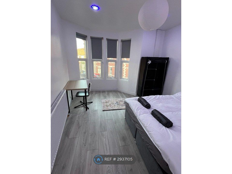 Property photo 1 of 9 Master Bedroom - 7