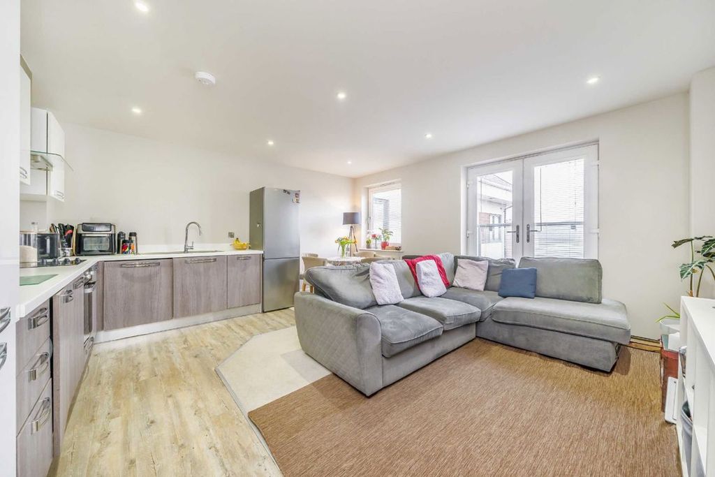 Property photo 2 of 6