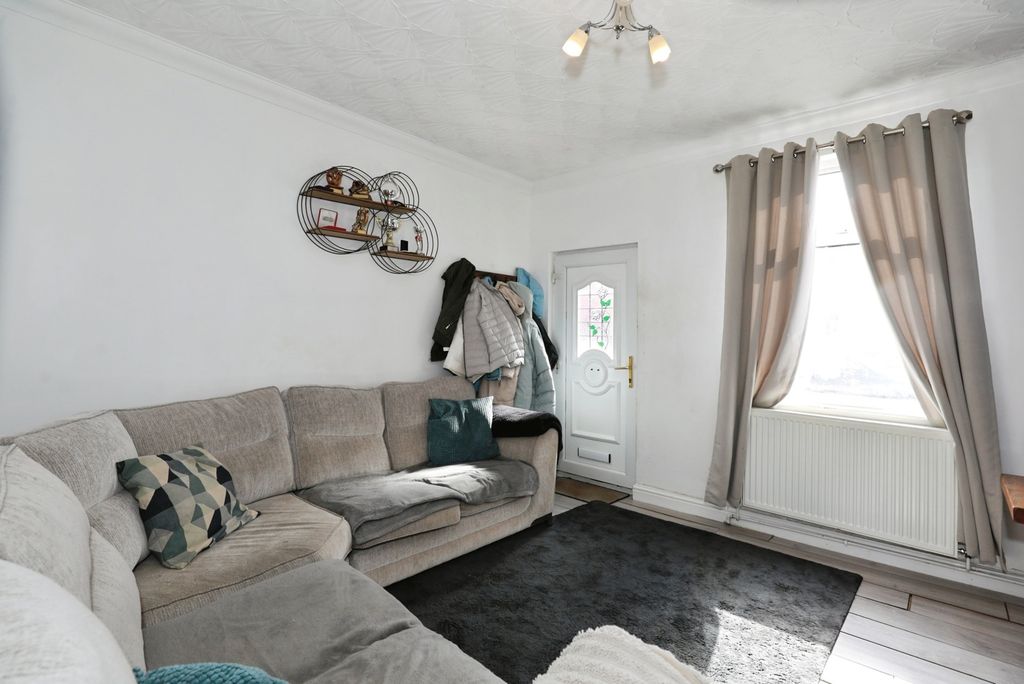 Property photo 3 of 19 Pbox-Img.Jpg