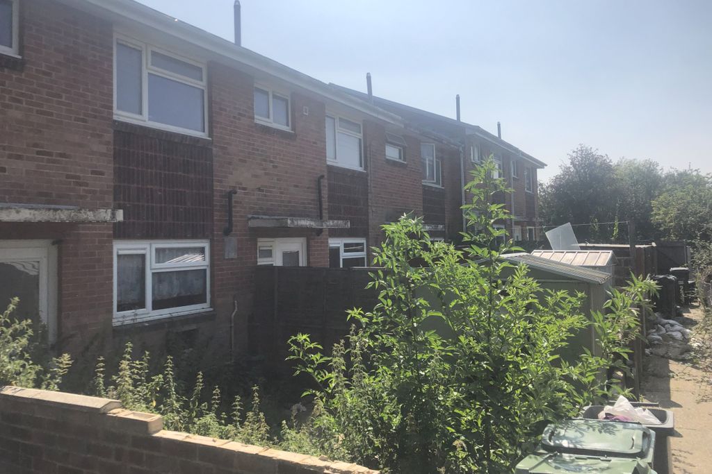 Property photo 3 of 3 239 Gunville Road, Newport, Isle Of Wight, Po30 5Lu