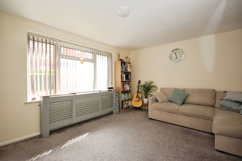 Property photo 3 of 12