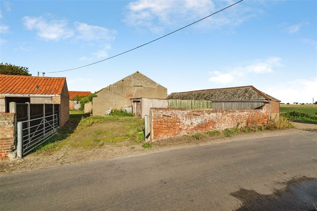 Property photo 1 of 6