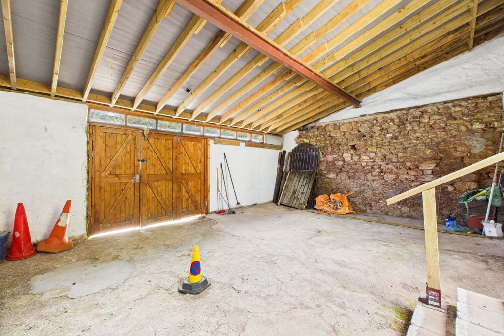 Property photo 3 of 4