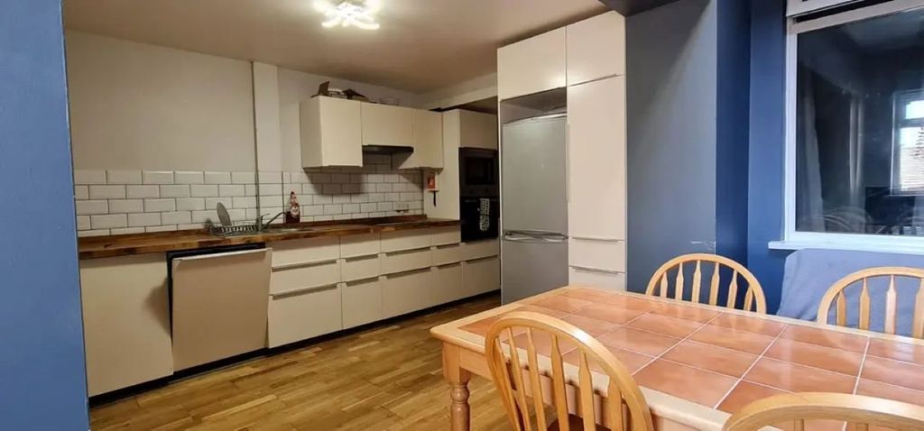 Property photo 1 of 9 66 Wern Terrace Kitchen 3