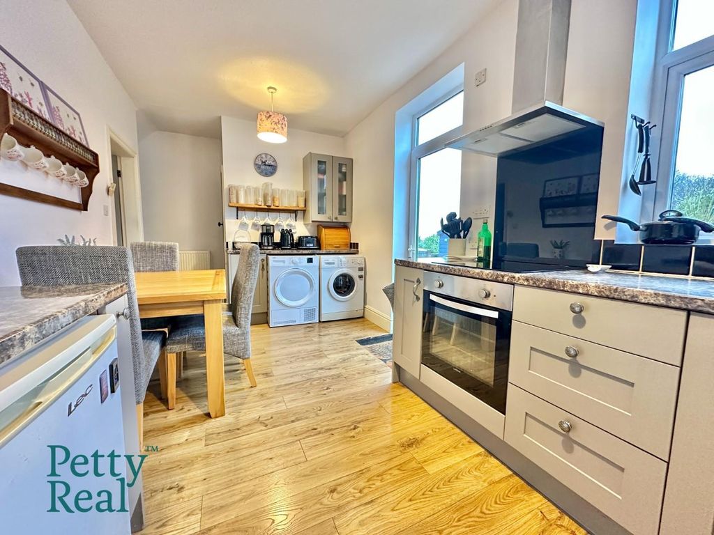 Property photo 3 of 13 69D77122-9A64-4BA0-851D-723059Ca2Ed2.Jpeg