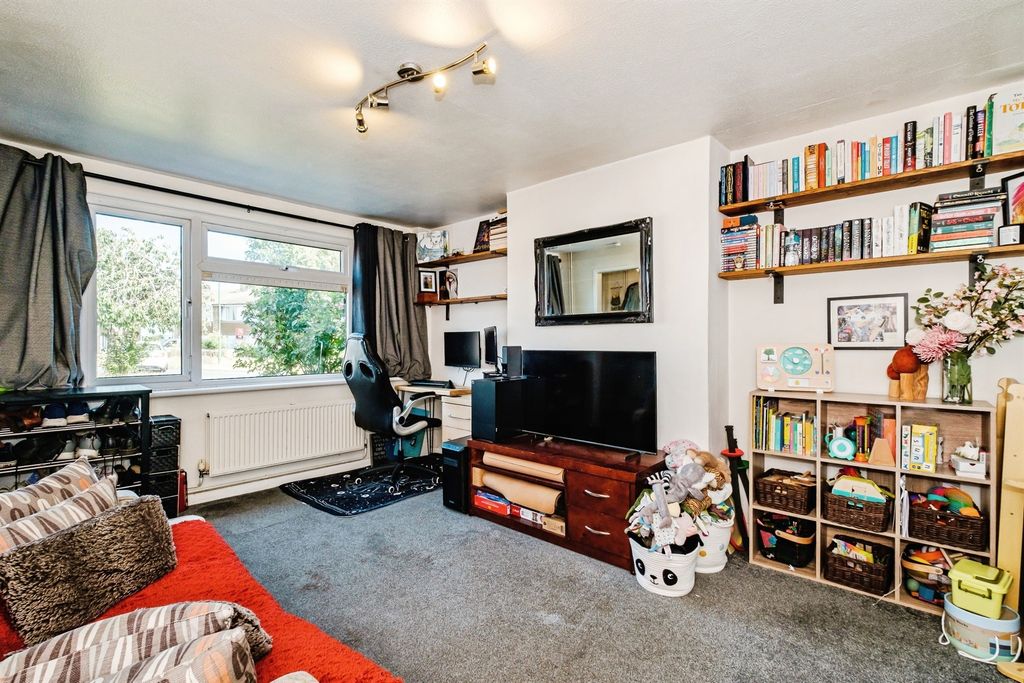 Property photo 2 of 17