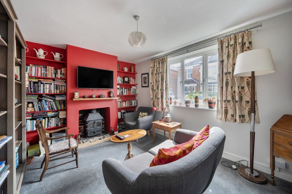 Property photo 2 of 12 Picture No. 17