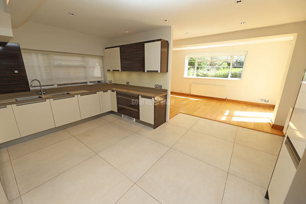 Property photo 2 of 25