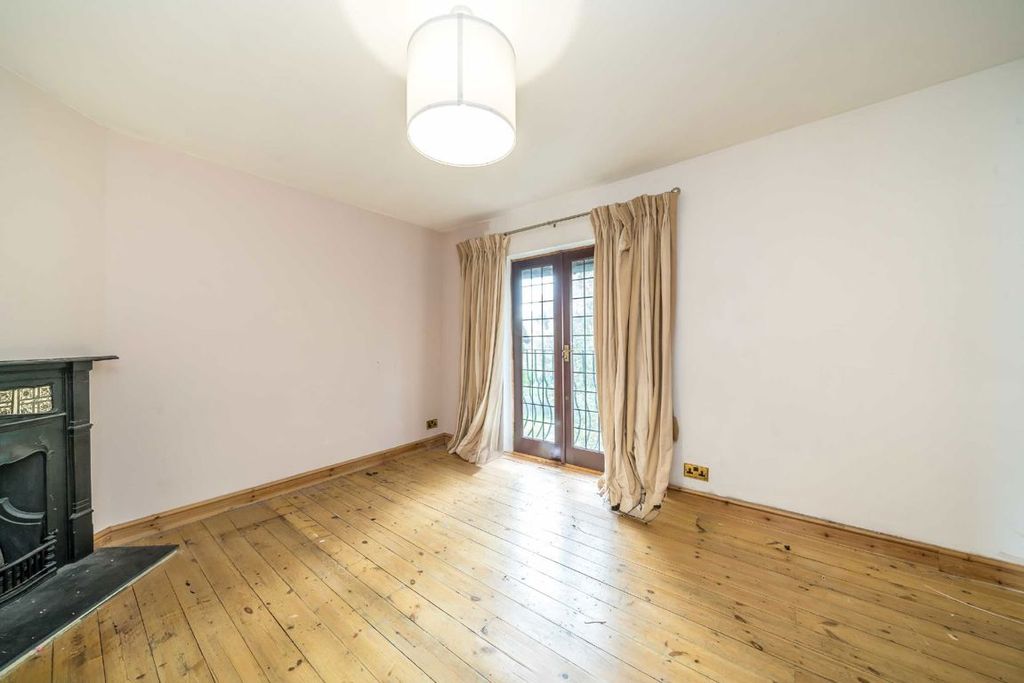 Property photo 2 of 7