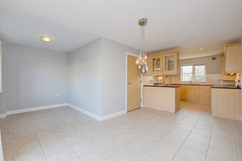 Property photo 2 of 30