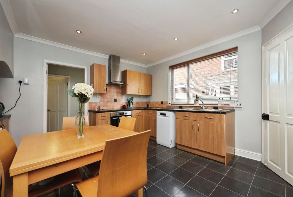 Property photo 2 of 23 4649992