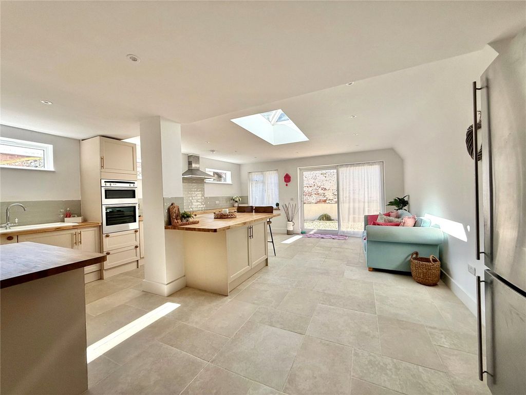 Property photo 3 of 28 Picture No. 75