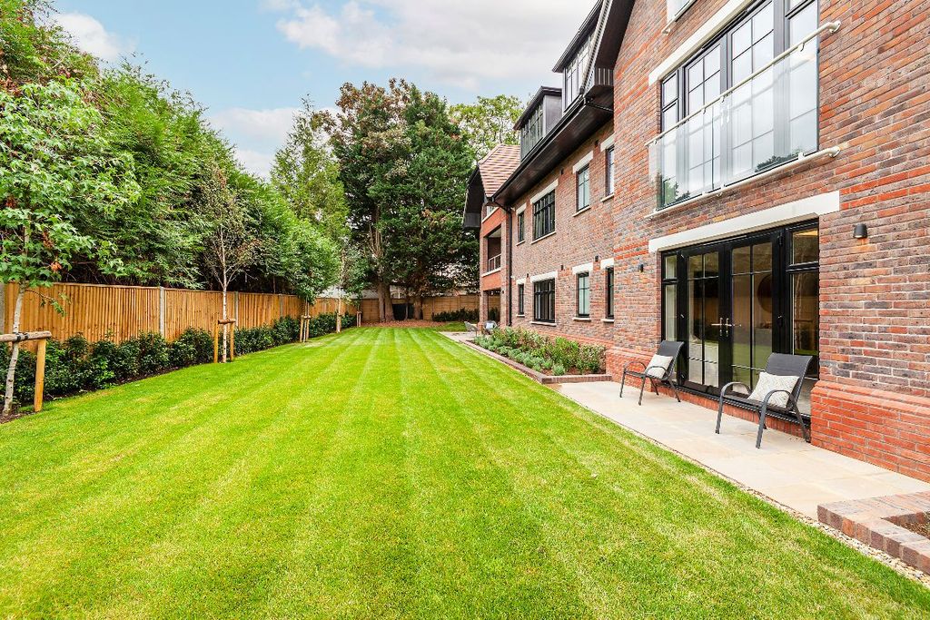 Additional image 10 of 3 bed flat for saleNew Road, Esher KT10