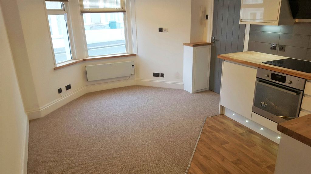 Property photo 3 of 7 Picture No. 10