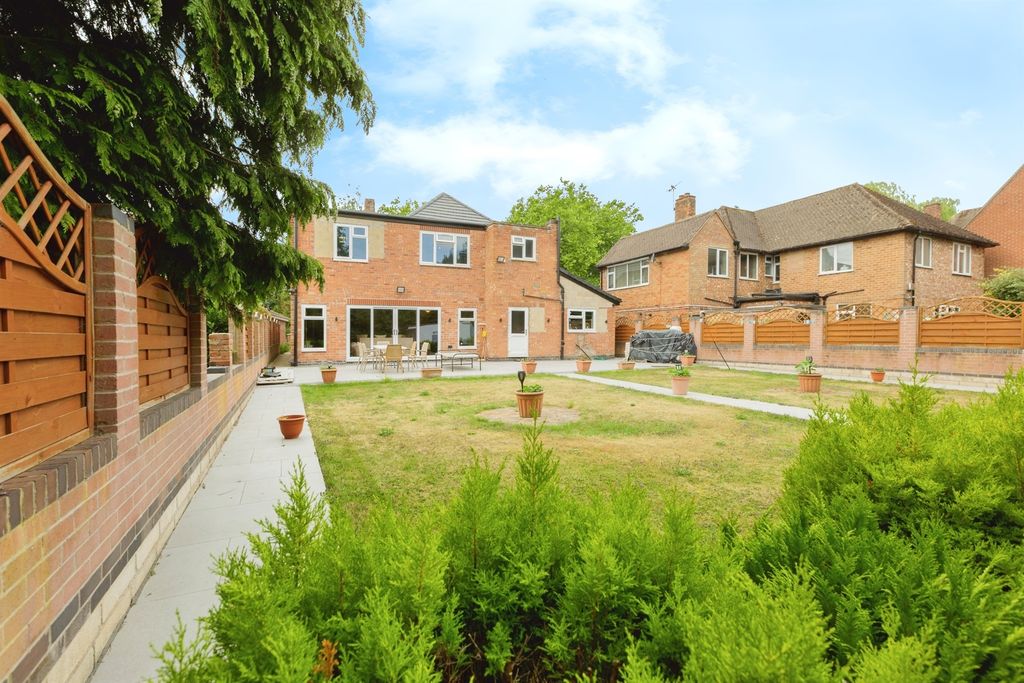 Property photo 2 of 17