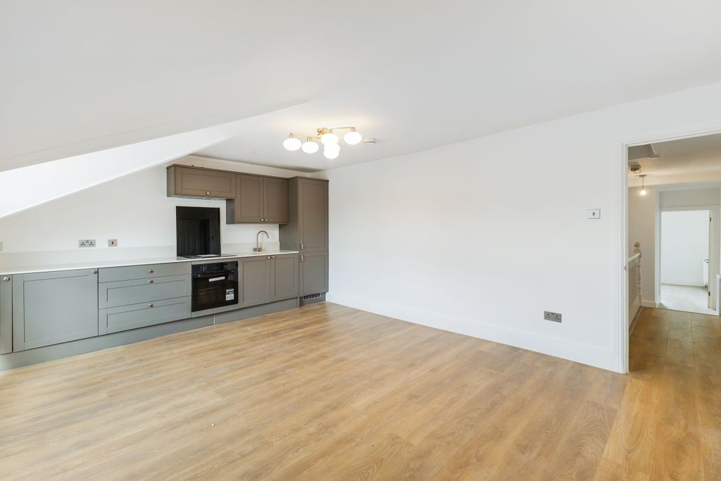 Property photo 3 of 15 97603_Top Floor F...