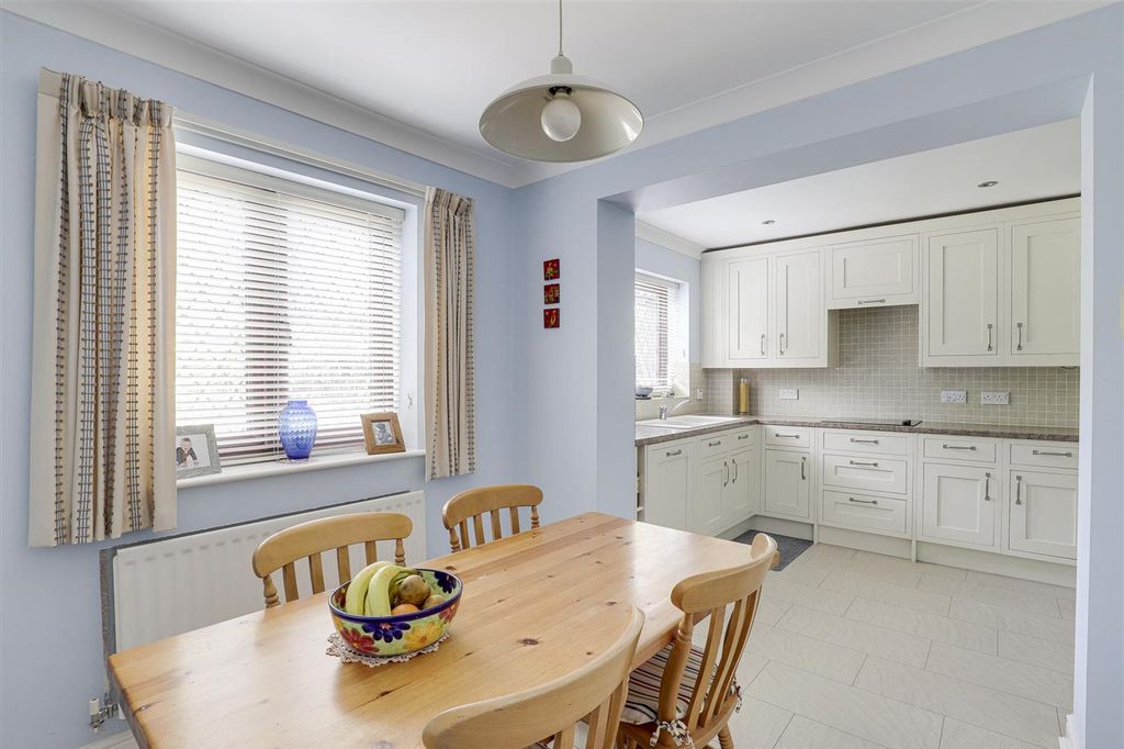 Property photo 3 of 31