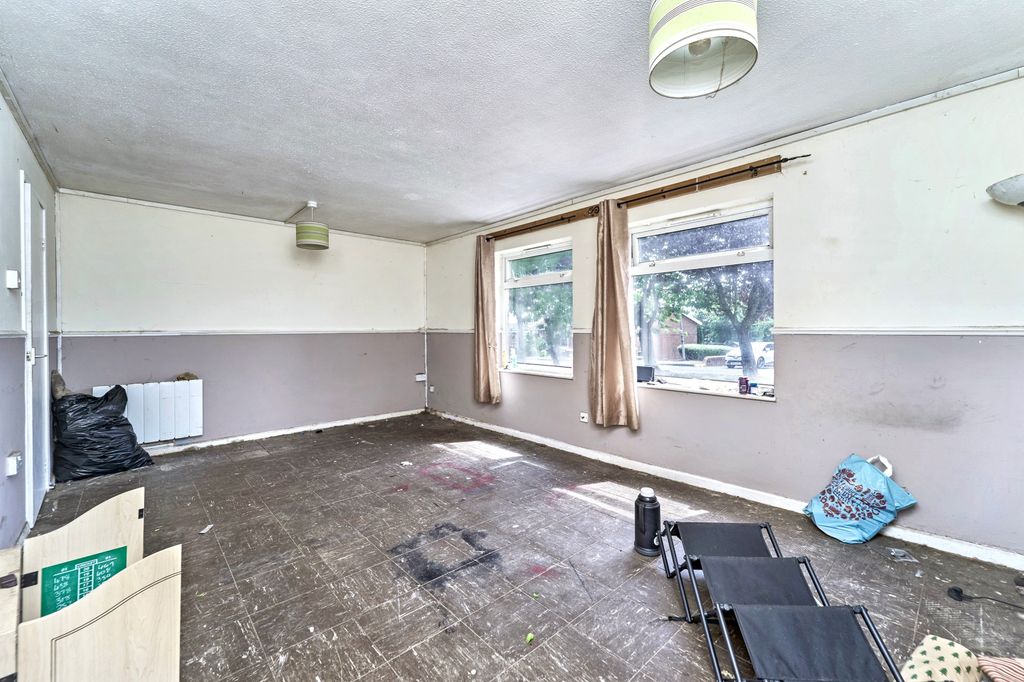 Property photo 3 of 14 12 The Furlong, Wednesbury, West Midlands, Ws10 9Su