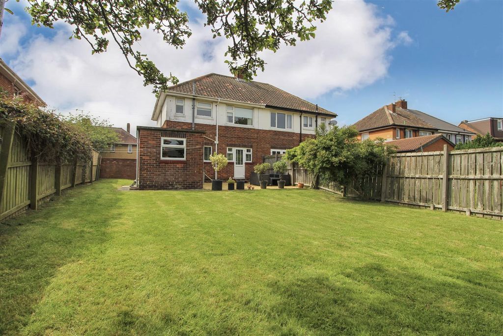 Property photo 3 of 19 Rear Gardens