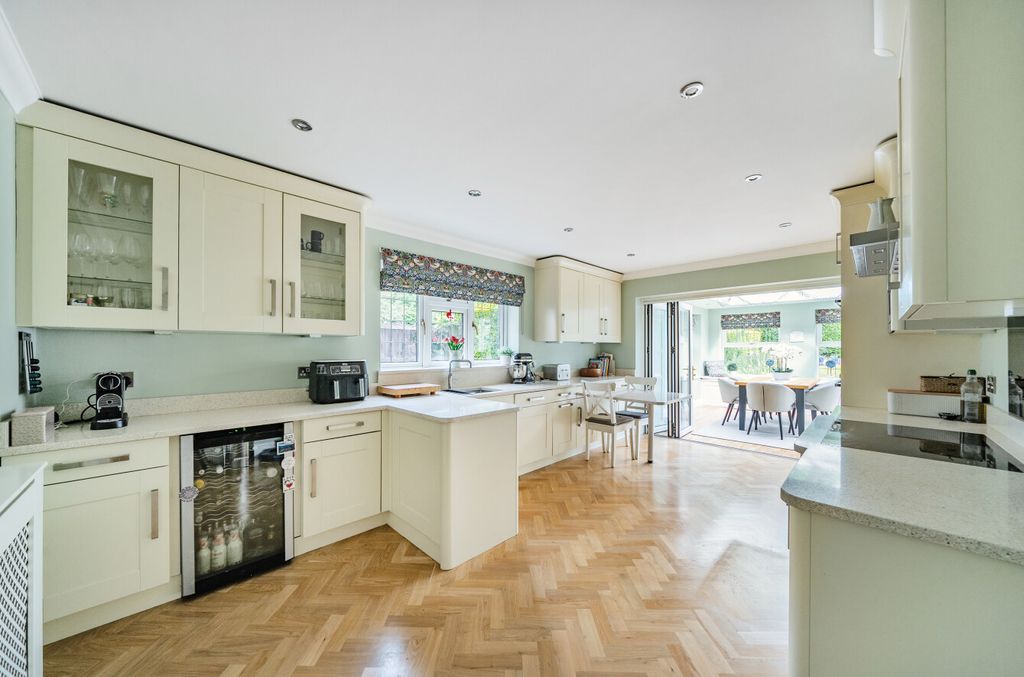 Property photo 2 of 21 1310654-6-684Fe8F...