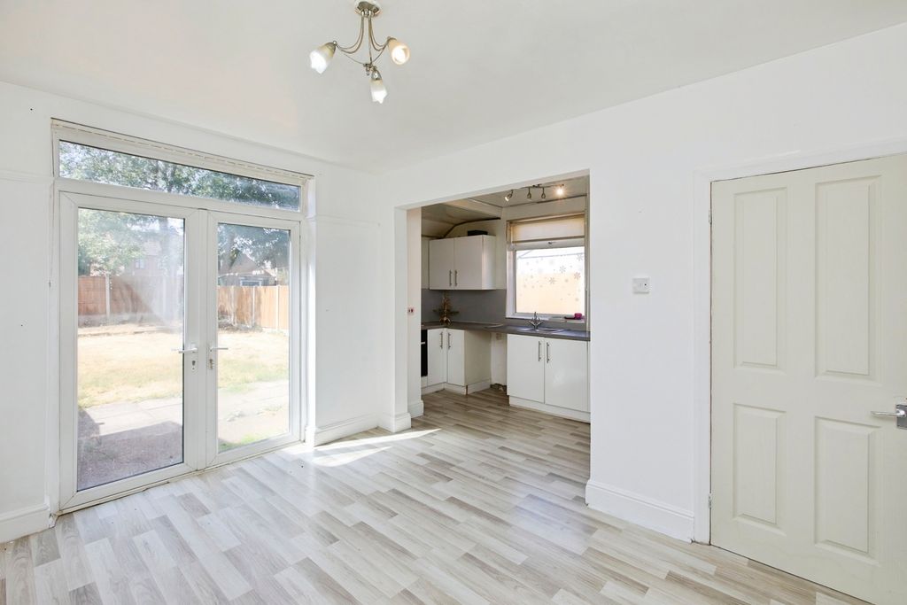 Property photo 3 of 16 Dining Room