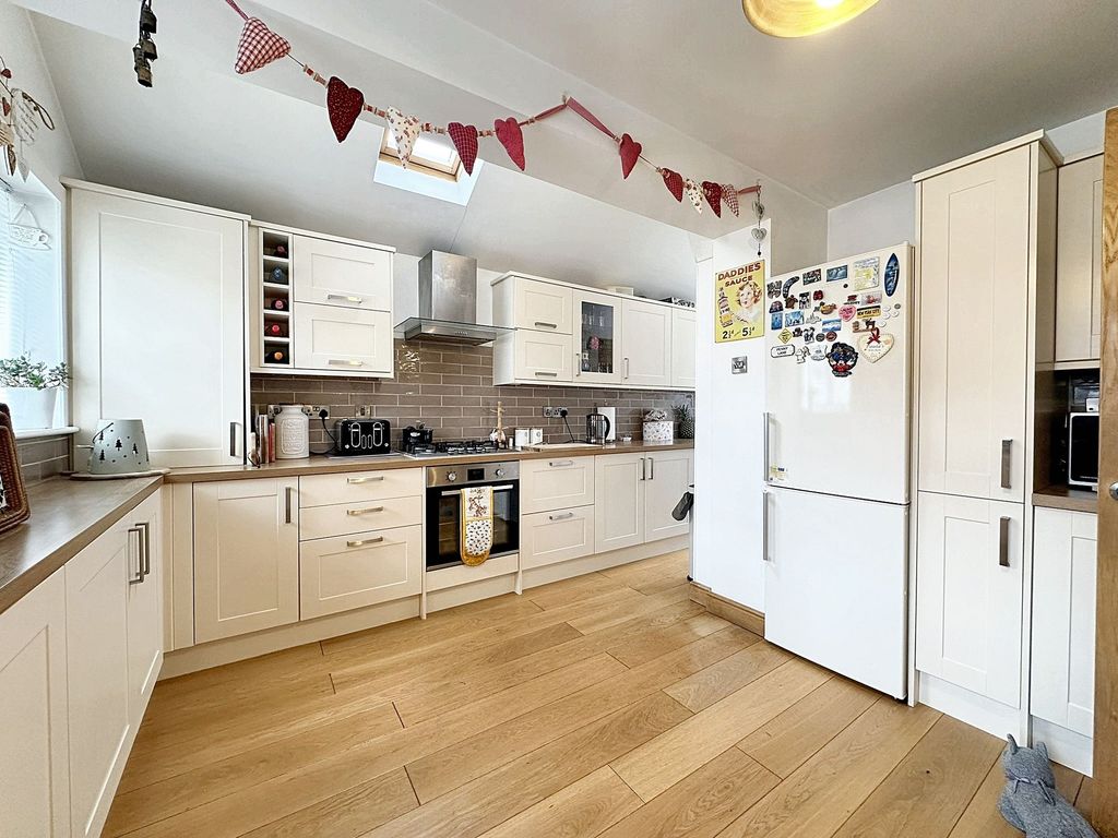 Property photo 2 of 19 Kitchen