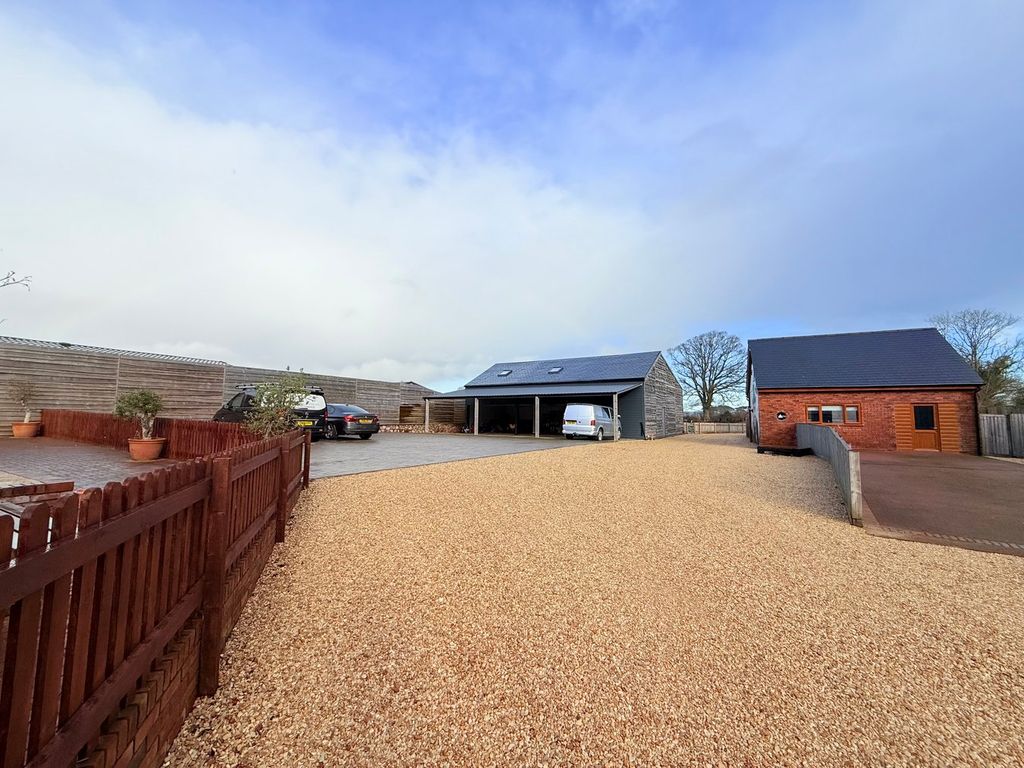 Property photo 2 of 33 Burts Farm, Car Parking