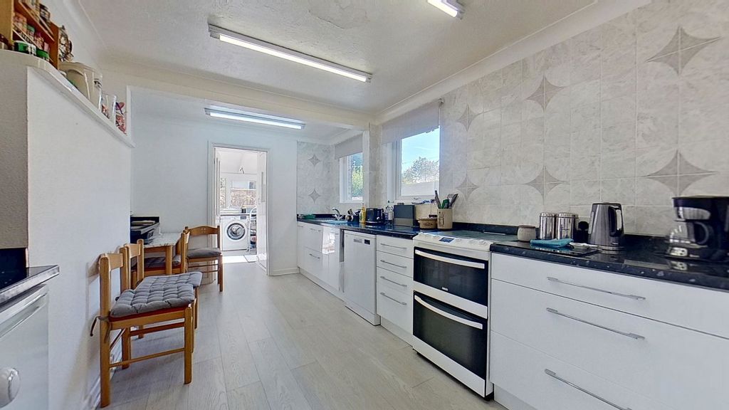 Property photo 3 of 26