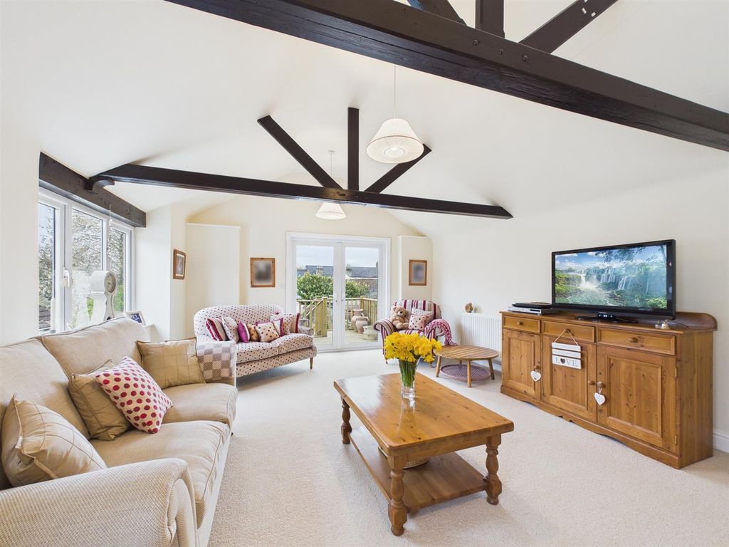 Property photo 3 of 16 Sitting Room