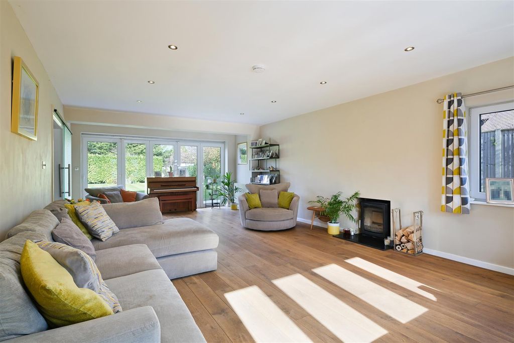 Additional image 9 of 5 bed detached house for saleGarden Walk, Coulsdon CR5