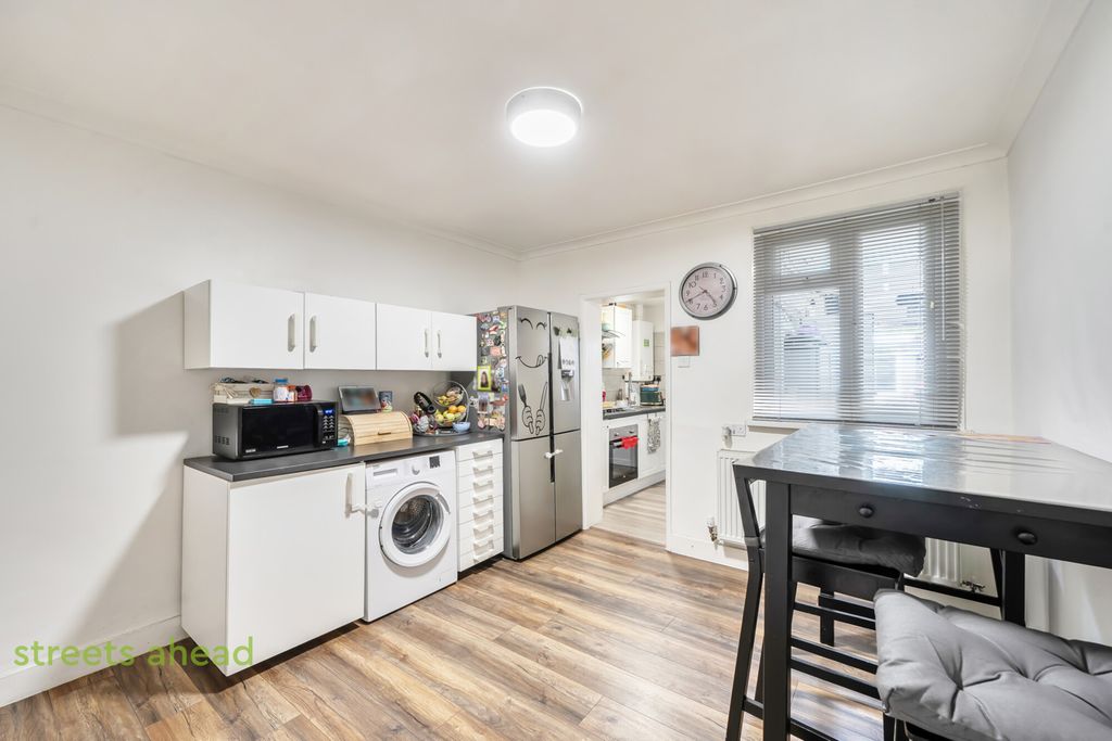 Property photo 3 of 13 2d1d3A6B-053c-457...