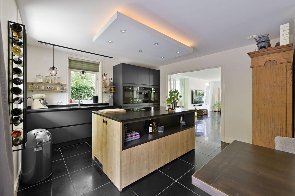 Property photo 3 of 32