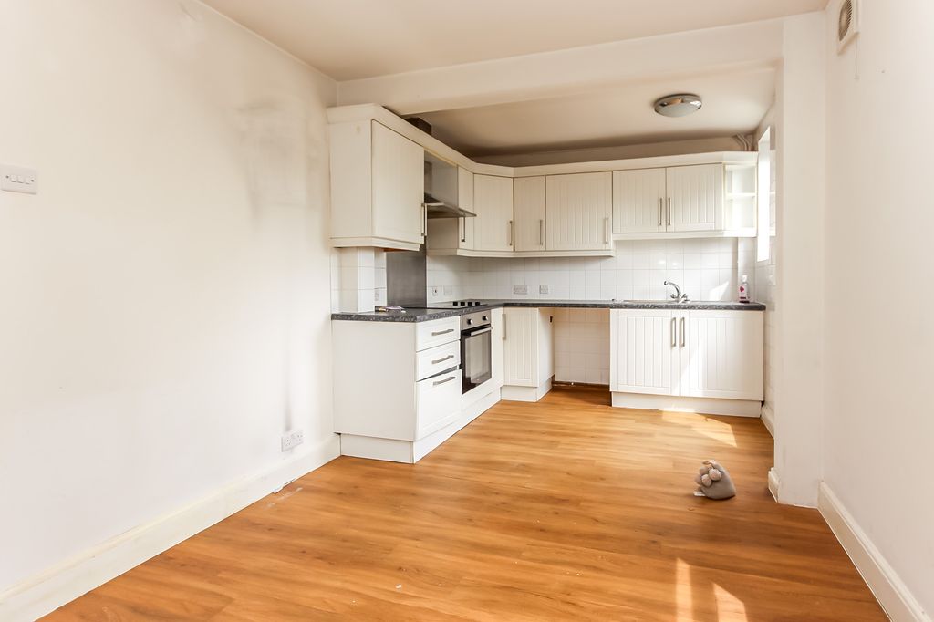 Property photo 3 of 8 Kitchen