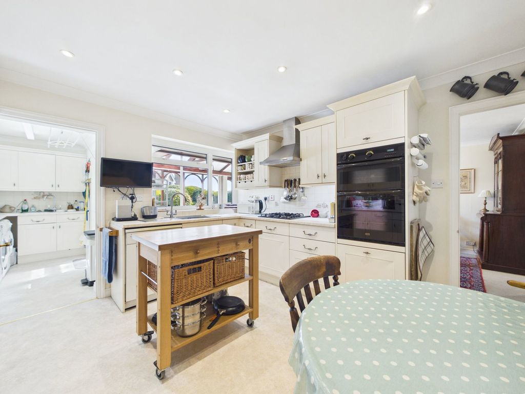 Property photo 2 of 34