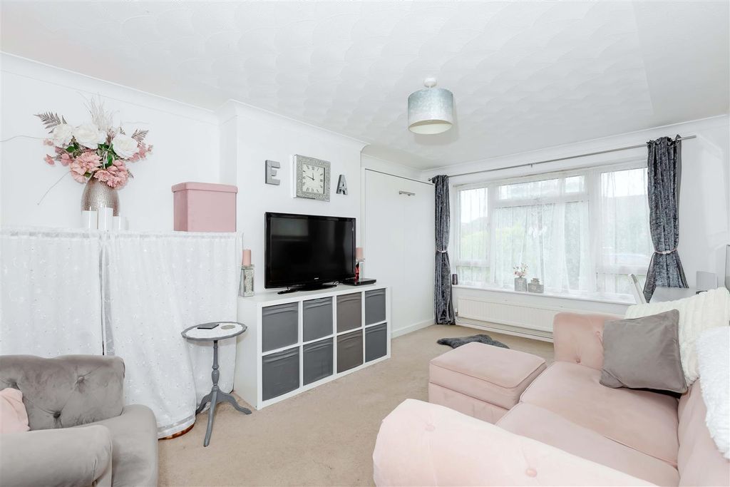 Property photo 3 of 11 Ainsdale Close_3.Jpg
