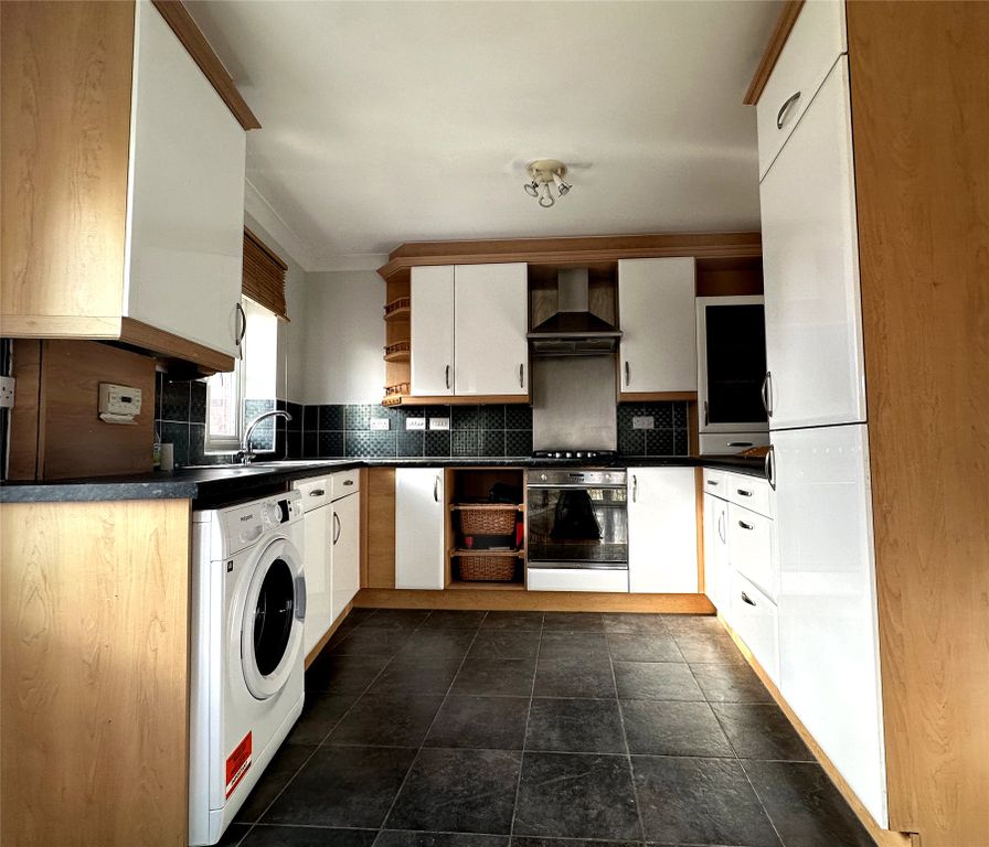 Property photo 2 of 8 Kitchen