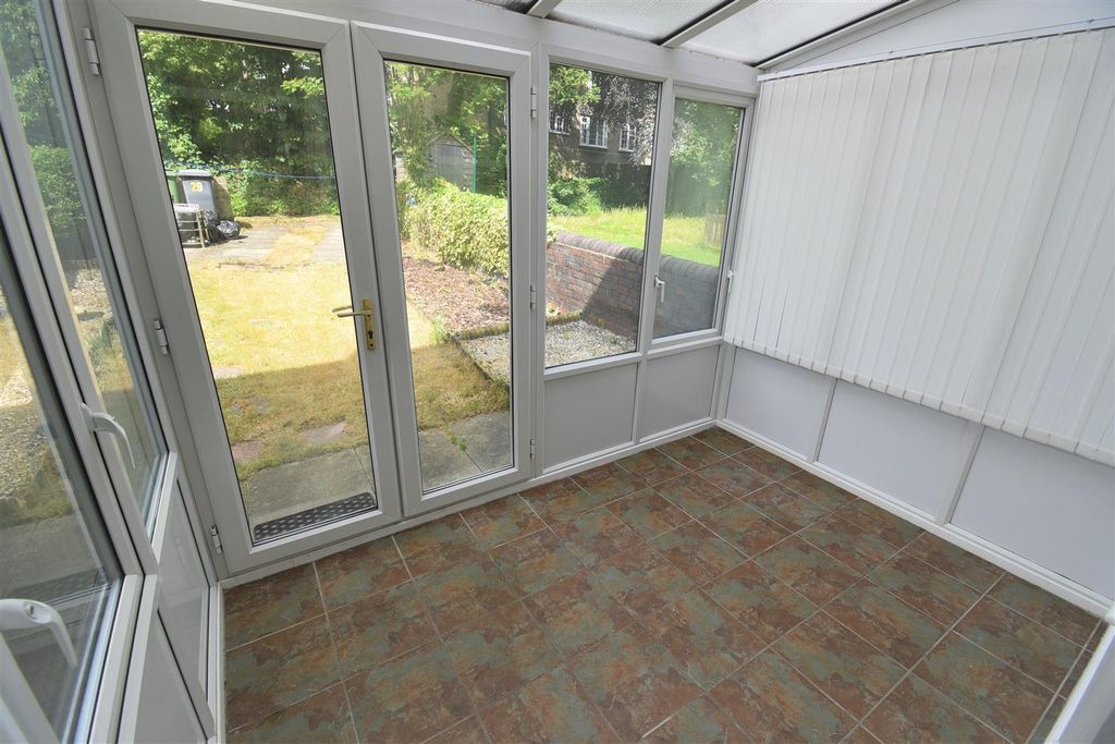 Property photo 2 of 11 Conservatory