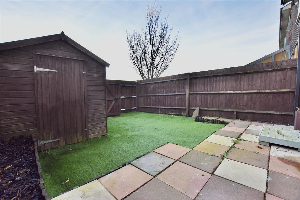 Property photo 3 of 11 Garden