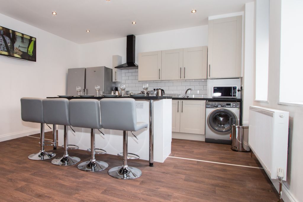 Property photo 3 of 20 6 Hedley Street -76