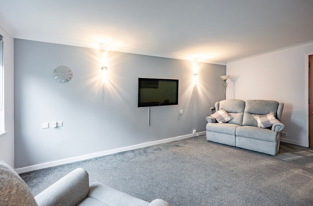 Property photo 2 of 28