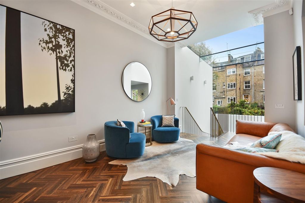 Property photo 3 of 18 Aynhoe Road - Reception.Jpg