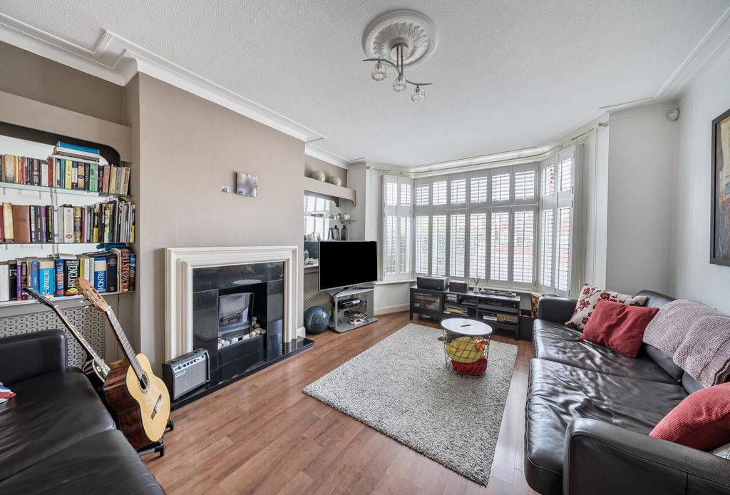 Property photo 1 of 13 1353938-10-68c44B...