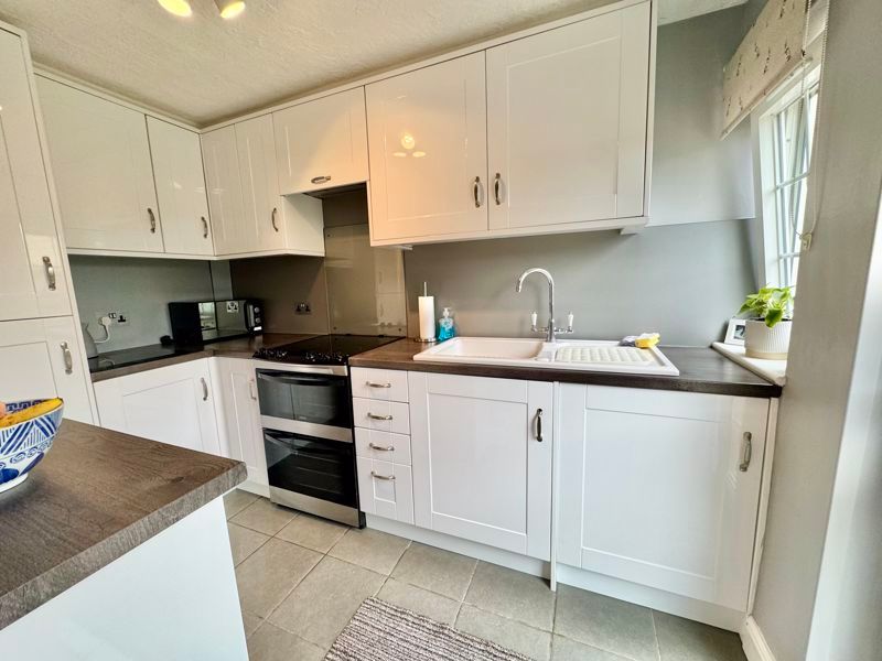 Property photo 3 of 20 Kitchen