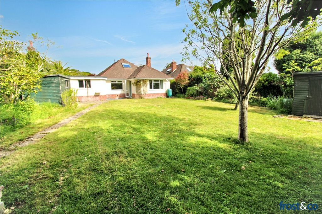 Property photo 2 of 12 Springfield Crescent